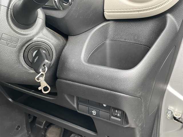 日産 デイズ S 東京都 2021(令3)年 1.1万km シルバー ＣＤ　/ＡＵＸ　/ラジオ　/ステアリングスイッチ　/衝突被害軽減ブレーキ　/アイドリングストップ　/アームレスト　/ベンチシート　/コーナーセンサー　/シートリフター　/保証書　/取扱説明書/整備手帳　/キーレス