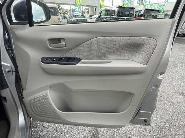 日産 デイズ S 東京都 2021(令3)年 1.1万km シルバー ＣＤ　/ＡＵＸ　/ラジオ　/ステアリングスイッチ　/衝突被害軽減ブレーキ　/アイドリングストップ　/アームレスト　/ベンチシート　/コーナーセンサー　/シートリフター　/保証書　/取扱説明書/整備手帳　/キーレス