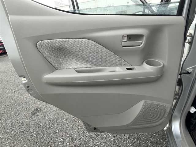 日産 デイズ S 東京都 2021(令3)年 1.1万km シルバー ＣＤ　/ＡＵＸ　/ラジオ　/ステアリングスイッチ　/衝突被害軽減ブレーキ　/アイドリングストップ　/アームレスト　/ベンチシート　/コーナーセンサー　/シートリフター　/保証書　/取扱説明書/整備手帳　/キーレス