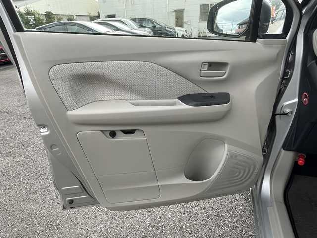 日産 デイズ S 東京都 2021(令3)年 1.1万km シルバー ＣＤ　/ＡＵＸ　/ラジオ　/ステアリングスイッチ　/衝突被害軽減ブレーキ　/アイドリングストップ　/アームレスト　/ベンチシート　/コーナーセンサー　/シートリフター　/保証書　/取扱説明書/整備手帳　/キーレス