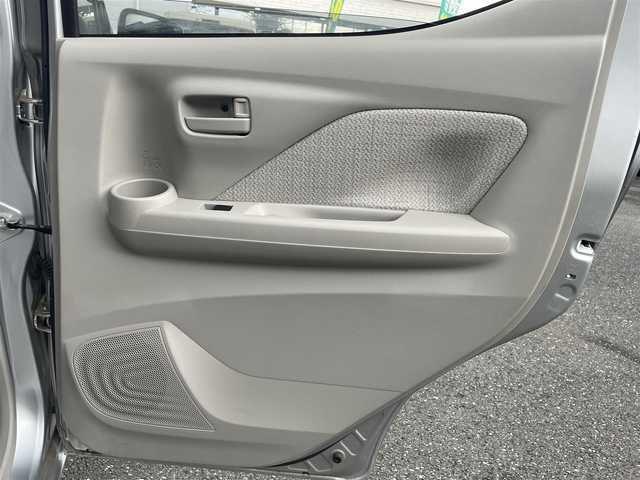 日産 デイズ S 東京都 2021(令3)年 1.1万km シルバー ＣＤ　/ＡＵＸ　/ラジオ　/ステアリングスイッチ　/衝突被害軽減ブレーキ　/アイドリングストップ　/アームレスト　/ベンチシート　/コーナーセンサー　/シートリフター　/保証書　/取扱説明書/整備手帳　/キーレス