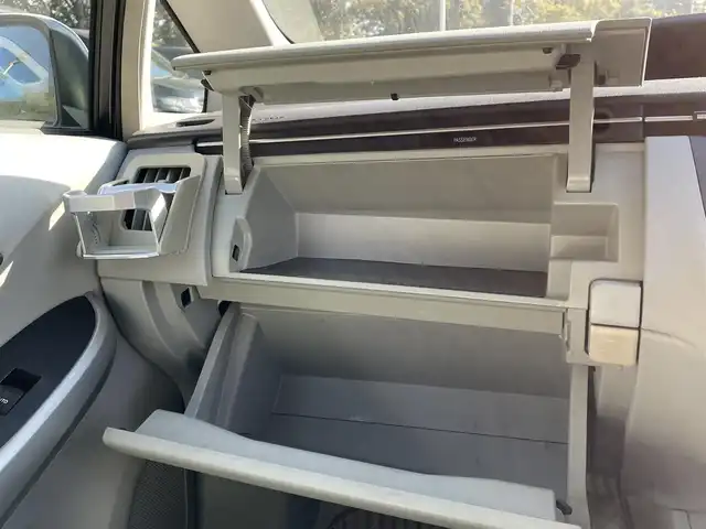 トヨタ プリウス S ツーリングセレクション 栃木県 2011(平23)年 10.2万km ホワイトパールクリスタルシャイン (株)IDOMが運営する【じしゃロン宇都宮店】の自社ローン専用車両になります。こちらは現金またはオートローンご利用時の価格です。自社ローンご希望の方は別途その旨お申付け下さい/社外ナビ/バックカメラ/フルセグ/ＥＴＣ/モデリスタエアロ/ＬＥＤヘッドライト/スマートキー/スペアキー/オートライト/純正アルミホイール/アイドリングストップ