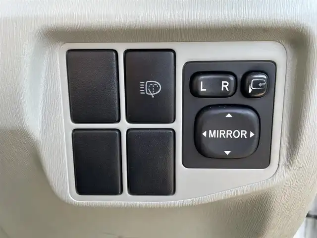 トヨタ プリウス S ツーリングセレクション 栃木県 2011(平23)年 10.2万km ホワイトパールクリスタルシャイン (株)IDOMが運営する【じしゃロン宇都宮店】の自社ローン専用車両になります。こちらは現金またはオートローンご利用時の価格です。自社ローンご希望の方は別途その旨お申付け下さい/社外ナビ/バックカメラ/フルセグ/ＥＴＣ/モデリスタエアロ/ＬＥＤヘッドライト/スマートキー/スペアキー/オートライト/純正アルミホイール/アイドリングストップ