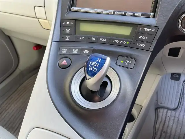 トヨタ プリウス S ツーリングセレクション 栃木県 2011(平23)年 10.2万km ホワイトパールクリスタルシャイン (株)IDOMが運営する【じしゃロン宇都宮店】の自社ローン専用車両になります。こちらは現金またはオートローンご利用時の価格です。自社ローンご希望の方は別途その旨お申付け下さい/社外ナビ/バックカメラ/フルセグ/ＥＴＣ/モデリスタエアロ/ＬＥＤヘッドライト/スマートキー/スペアキー/オートライト/純正アルミホイール/アイドリングストップ