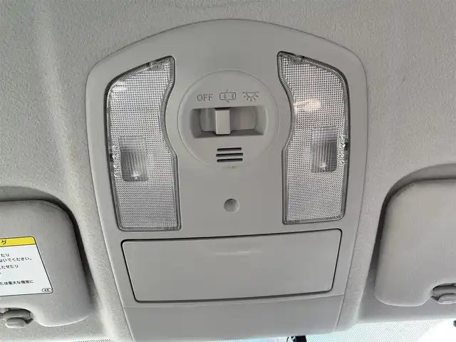 トヨタ プリウス S ツーリングセレクション 栃木県 2011(平23)年 10.2万km ホワイトパールクリスタルシャイン (株)IDOMが運営する【じしゃロン宇都宮店】の自社ローン専用車両になります。こちらは現金またはオートローンご利用時の価格です。自社ローンご希望の方は別途その旨お申付け下さい/社外ナビ/バックカメラ/フルセグ/ＥＴＣ/モデリスタエアロ/ＬＥＤヘッドライト/スマートキー/スペアキー/オートライト/純正アルミホイール/アイドリングストップ