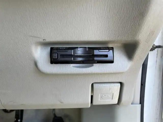 トヨタ プリウス S ツーリングセレクション 栃木県 2011(平23)年 10.2万km ホワイトパールクリスタルシャイン (株)IDOMが運営する【じしゃロン宇都宮店】の自社ローン専用車両になります。こちらは現金またはオートローンご利用時の価格です。自社ローンご希望の方は別途その旨お申付け下さい/社外ナビ/バックカメラ/フルセグ/ＥＴＣ/モデリスタエアロ/ＬＥＤヘッドライト/スマートキー/スペアキー/オートライト/純正アルミホイール/アイドリングストップ