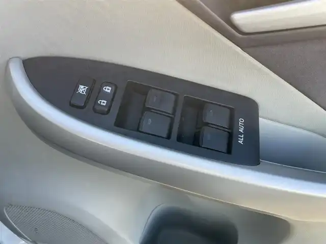 トヨタ プリウス S ツーリングセレクション 栃木県 2011(平23)年 10.2万km ホワイトパールクリスタルシャイン (株)IDOMが運営する【じしゃロン宇都宮店】の自社ローン専用車両になります。こちらは現金またはオートローンご利用時の価格です。自社ローンご希望の方は別途その旨お申付け下さい/社外ナビ/バックカメラ/フルセグ/ＥＴＣ/モデリスタエアロ/ＬＥＤヘッドライト/スマートキー/スペアキー/オートライト/純正アルミホイール/アイドリングストップ