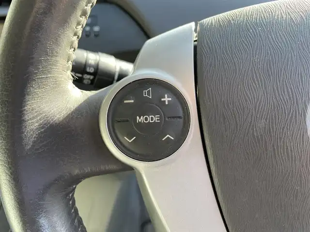 トヨタ プリウス S ツーリングセレクション 栃木県 2011(平23)年 10.2万km ホワイトパールクリスタルシャイン (株)IDOMが運営する【じしゃロン宇都宮店】の自社ローン専用車両になります。こちらは現金またはオートローンご利用時の価格です。自社ローンご希望の方は別途その旨お申付け下さい/社外ナビ/バックカメラ/フルセグ/ＥＴＣ/モデリスタエアロ/ＬＥＤヘッドライト/スマートキー/スペアキー/オートライト/純正アルミホイール/アイドリングストップ