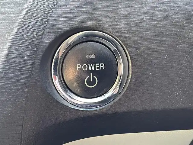 トヨタ プリウス S ツーリングセレクション 栃木県 2011(平23)年 10.2万km ホワイトパールクリスタルシャイン (株)IDOMが運営する【じしゃロン宇都宮店】の自社ローン専用車両になります。こちらは現金またはオートローンご利用時の価格です。自社ローンご希望の方は別途その旨お申付け下さい/社外ナビ/バックカメラ/フルセグ/ＥＴＣ/モデリスタエアロ/ＬＥＤヘッドライト/スマートキー/スペアキー/オートライト/純正アルミホイール/アイドリングストップ