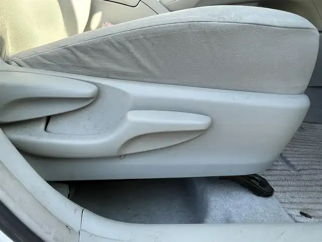 トヨタ プリウス S ツーリングセレクション 栃木県 2011(平23)年 10.2万km ホワイトパールクリスタルシャイン (株)IDOMが運営する【じしゃロン宇都宮店】の自社ローン専用車両になります。こちらは現金またはオートローンご利用時の価格です。自社ローンご希望の方は別途その旨お申付け下さい/社外ナビ/バックカメラ/フルセグ/ＥＴＣ/モデリスタエアロ/ＬＥＤヘッドライト/スマートキー/スペアキー/オートライト/純正アルミホイール/アイドリングストップ