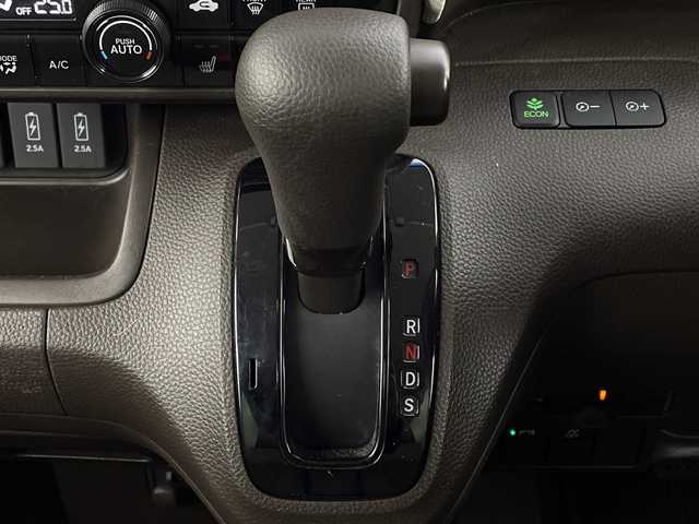 ホンダ Ｎ ＢＯＸ L 新潟県 2021(令3)年 2.7万km プラチナホワイトパール ワンオーナー/スマートキー/スペアキー1本/ホンダセンシング/純正8インチナビ　型式VXU-217NBi/CD/DVD/BT/フルセグ/ドライブレコーダー/片側パワースライドドア/シートヒーター　D席/N席/コーナーセンサー/スタッドレスタイヤ4本付き