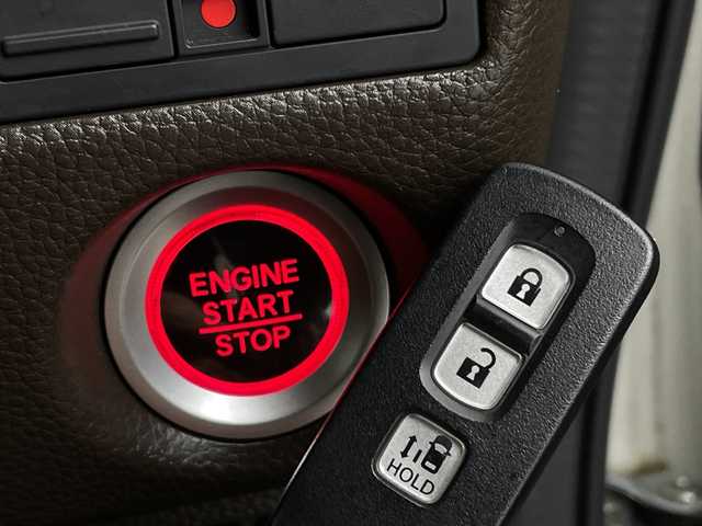 ホンダ Ｎ ＢＯＸ L 新潟県 2021(令3)年 2.7万km プラチナホワイトパール ワンオーナー/スマートキー/スペアキー1本/ホンダセンシング/純正8インチナビ　型式VXU-217NBi/CD/DVD/BT/フルセグ/ドライブレコーダー/片側パワースライドドア/シートヒーター　D席/N席/コーナーセンサー/スタッドレスタイヤ4本付き