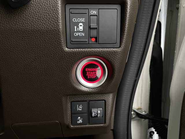 ホンダ Ｎ ＢＯＸ L 新潟県 2021(令3)年 2.7万km プラチナホワイトパール ワンオーナー/スマートキー/スペアキー1本/ホンダセンシング/純正8インチナビ　型式VXU-217NBi/CD/DVD/BT/フルセグ/ドライブレコーダー/片側パワースライドドア/シートヒーター　D席/N席/コーナーセンサー/スタッドレスタイヤ4本付き