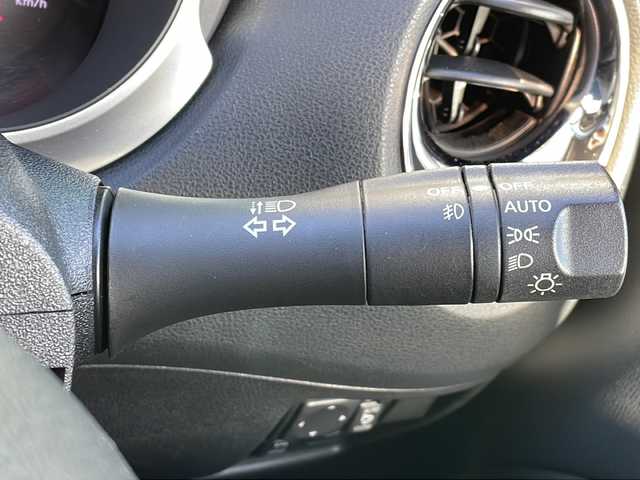 日産 ジューク 16GT FOUR 青森県 2011(平23)年 11.5万km サファイアブラック 4WD・ターボ/ビルトインETC/ストラットタワーバー/HIDヘッドライト/オートライト/フォグランプ/純正17インチアルミホイール/プッシュスタート/インテリキー/ドアバイザー/純正フロアマット