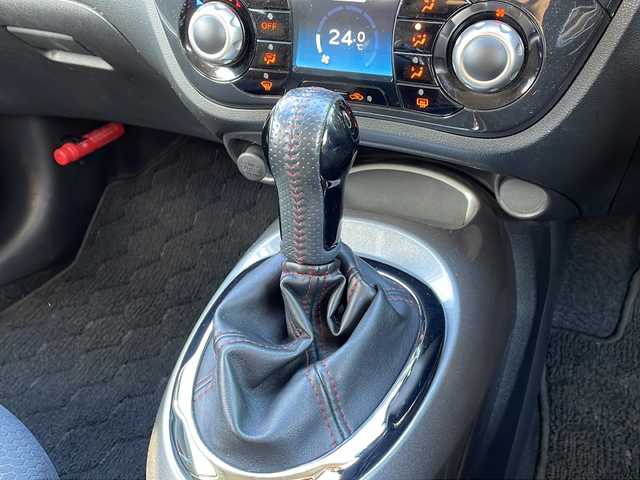 日産 ジューク 16GT FOUR 青森県 2011(平23)年 11.5万km サファイアブラック 4WD・ターボ/ビルトインETC/ストラットタワーバー/HIDヘッドライト/オートライト/フォグランプ/純正17インチアルミホイール/プッシュスタート/インテリキー/ドアバイザー/純正フロアマット