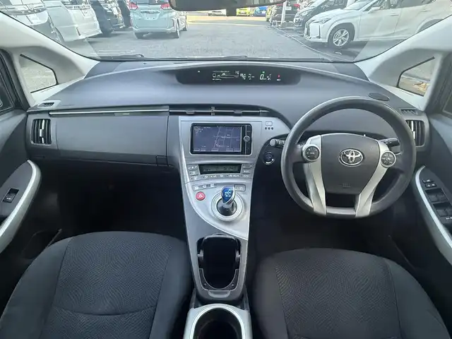 トヨタ プリウス S 千葉県 2013(平25)年 12万km ブラック ワンオーナー/純正SDナビ/純正バックモニター/Bluetooth接続/ETC/ステアリングスイッチ/プッシュスタート/スマートキー/純正フロアマット/純正ホイールキャップ/オートライト