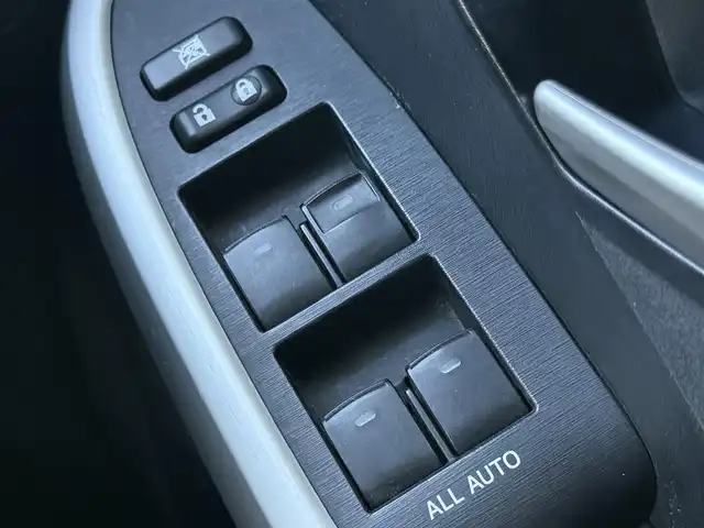 トヨタ プリウス S 千葉県 2013(平25)年 12万km ブラック ワンオーナー/純正SDナビ/純正バックモニター/Bluetooth接続/ETC/ステアリングスイッチ/プッシュスタート/スマートキー/純正フロアマット/純正ホイールキャップ/オートライト