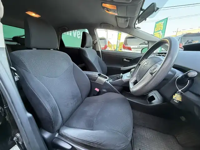 トヨタ プリウス S 千葉県 2013(平25)年 12万km ブラック ワンオーナー/純正SDナビ/純正バックモニター/Bluetooth接続/ETC/ステアリングスイッチ/プッシュスタート/スマートキー/純正フロアマット/純正ホイールキャップ/オートライト