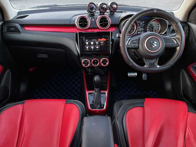 スズキ スイフト 山口県 2017(平29)年 4.5万km スピーディーブルーM 純正ナビ（フルセグTV、AM/FM、Bluetooth）/全方位カメ/ブリッジ車高調/社外マフラー/オートゲージ３連メーター/前後ミラー型ドラレコ/LEDオートライト/赤革シートカバー/運転席シートヒーター/純正１７インチアルミホイール/スペアキー２本/横滑り防止装置