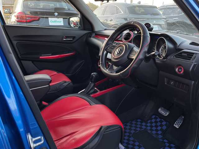 スズキ スイフト 山口県 2017(平29)年 4.5万km スピーディーブルーM 純正ナビ（フルセグTV、AM/FM、Bluetooth）/全方位カメ/ブリッジ車高調/社外マフラー/オートゲージ３連メーター/前後ミラー型ドラレコ/LEDオートライト/赤革シートカバー/運転席シートヒーター/純正１７インチアルミホイール/スペアキー２本/横滑り防止装置