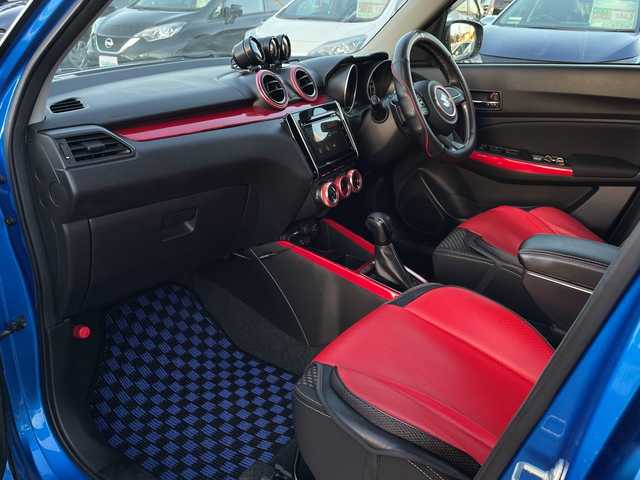 スズキ スイフト 山口県 2017(平29)年 4.5万km スピーディーブルーM 純正ナビ（フルセグTV、AM/FM、Bluetooth）/全方位カメ/ブリッジ車高調/社外マフラー/オートゲージ３連メーター/前後ミラー型ドラレコ/LEDオートライト/赤革シートカバー/運転席シートヒーター/純正１７インチアルミホイール/スペアキー２本/横滑り防止装置