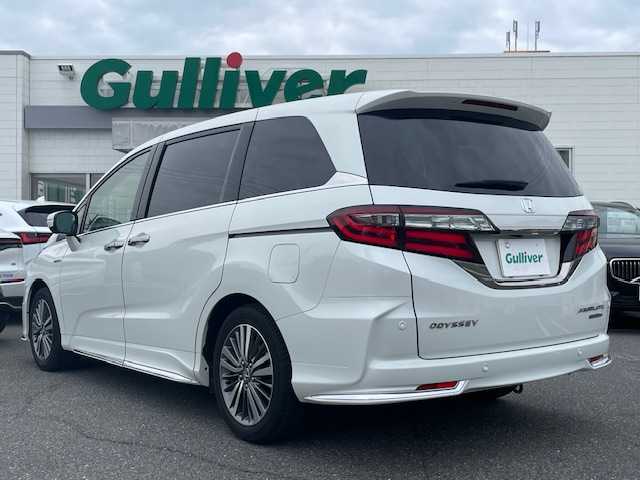 ホンダ オデッセイ ハイブリッド アブソルート・EXホンダセンジング 三重県 2018(平30)年 2.6万km プラチナホワイトパール ホンダセンシング/・衝突軽減ブレーキ/・歩行者事故低減ステアリング/・アダプティブクルーズコントロール/・車線維持支援システム/・路外逸脱抑制機能/・誤発進抑制機能/・先行車発進お知らせ機能/・標識認識機能/スマートパーキングアシストシステム/パーキングセンサーシステム/ブラインドスポットインフォメーション/1オーナー/純正フリップダウンモニター/純正9型SDナビ/フルセグTV/【CD/DVD/SD/Bluetooth/USB/AUX/ipod】/マルチビューカメラシステム/ビルトインETC2.0/前後ドライブレコーダー/両側パワースライドドア/AC100V電源/ハーフレザーシート/D/N席パワーシート/D/Nシートヒーター/オートライト/LEDヘッドランプ/LEDフロントフォグランプ/オートライト/215/55R17インチ純正AW/プッシュスタート/スマートキー/スペアキー/純正フロアマット