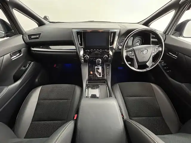 トヨタ ヴェルファイア ハイブリット Z ゴールデンアイズ 道央・札幌 2020(令2)年 6.8万km バーニングブラッククリスタルシャインガラスフレーク ・４WD/・モデリスタエアロ/・ディスプレイオーディオ/　ナビTVキット/CD/DVDデッキ/　BT/USB/Miracast/・バックカメラ/・前後ドライブレコーダー/・ビルトインETC/・トヨタセーフティセンス/・プリクラッシュセーフティ/・レーダークルーズコントロール/・レーンディパーチャーアラート/・クリアランスソナー/・オートハイビーム/・PKSB/・RSA/・両側パワースライドドア/・パワーバックドア/・ハーフレザーシート/・LEDヘッドライト/・フォグライト/・オートライト/・プッシュスタート/・スマートキー/・純正エンジンスターター/・純正フロアマット/・ドアバイザー