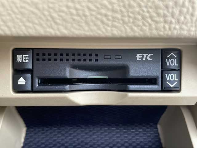 トヨタ マークＸ 300Gプレミアム 高知県 2006(平18)年 4.5万km クールホワイトパールクリスタルシャイン 純正ナビ/(CD/MD/AM/FM)/バックカメラ/ビルトインETC/前後ドライブレコーダー/レザーシート/パワーシート/シートヒーター/社外18インチアルミホイール/アダプティブフロントライティングシステム/オートライト/キセノンヘッドライト/フォグランプ/純正フロアマット/純正ドアバイザー/プッシュスタート/スマートキー/スペアキー/MTモード付AT/後席サンシェード/スペアタイヤ/電動格納ミラー