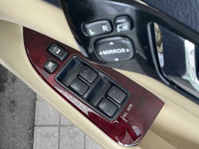 トヨタ マークＸ 300Gプレミアム 高知県 2006(平18)年 4.5万km クールホワイトパールクリスタルシャイン 純正ナビ/(CD/MD/AM/FM)/バックカメラ/ビルトインETC/前後ドライブレコーダー/レザーシート/パワーシート/シートヒーター/社外18インチアルミホイール/アダプティブフロントライティングシステム/オートライト/キセノンヘッドライト/フォグランプ/純正フロアマット/純正ドアバイザー/プッシュスタート/スマートキー/スペアキー/MTモード付AT/後席サンシェード/スペアタイヤ/電動格納ミラー