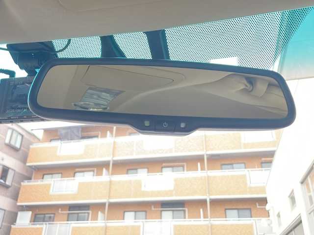 トヨタ マークＸ 300Gプレミアム 高知県 2006(平18)年 4.5万km クールホワイトパールクリスタルシャイン 純正ナビ/(CD/MD/AM/FM)/バックカメラ/ビルトインETC/前後ドライブレコーダー/レザーシート/パワーシート/シートヒーター/社外18インチアルミホイール/アダプティブフロントライティングシステム/オートライト/キセノンヘッドライト/フォグランプ/純正フロアマット/純正ドアバイザー/プッシュスタート/スマートキー/スペアキー/MTモード付AT/後席サンシェード/スペアタイヤ/電動格納ミラー