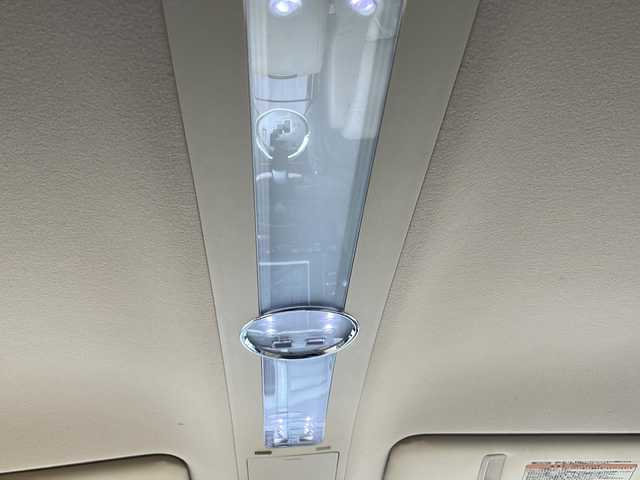 トヨタ マークＸ 300Gプレミアム 高知県 2006(平18)年 4.5万km クールホワイトパールクリスタルシャイン 純正ナビ/(CD/MD/AM/FM)/バックカメラ/ビルトインETC/前後ドライブレコーダー/レザーシート/パワーシート/シートヒーター/社外18インチアルミホイール/アダプティブフロントライティングシステム/オートライト/キセノンヘッドライト/フォグランプ/純正フロアマット/純正ドアバイザー/プッシュスタート/スマートキー/スペアキー/MTモード付AT/後席サンシェード/スペアタイヤ/電動格納ミラー