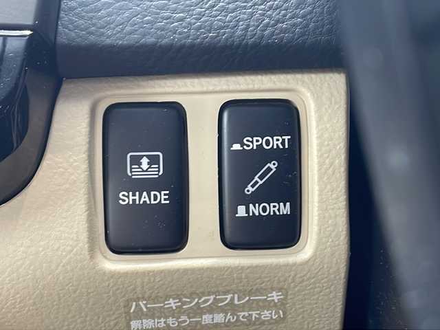 トヨタ マークＸ 300Gプレミアム 高知県 2006(平18)年 4.5万km クールホワイトパールクリスタルシャイン 純正ナビ/(CD/MD/AM/FM)/バックカメラ/ビルトインETC/前後ドライブレコーダー/レザーシート/パワーシート/シートヒーター/社外18インチアルミホイール/アダプティブフロントライティングシステム/オートライト/キセノンヘッドライト/フォグランプ/純正フロアマット/純正ドアバイザー/プッシュスタート/スマートキー/スペアキー/MTモード付AT/後席サンシェード/スペアタイヤ/電動格納ミラー