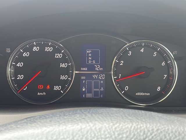 トヨタ マークＸ 300Gプレミアム 高知県 2006(平18)年 4.5万km クールホワイトパールクリスタルシャイン 純正ナビ/(CD/MD/AM/FM)/バックカメラ/ビルトインETC/前後ドライブレコーダー/レザーシート/パワーシート/シートヒーター/社外18インチアルミホイール/アダプティブフロントライティングシステム/オートライト/キセノンヘッドライト/フォグランプ/純正フロアマット/純正ドアバイザー/プッシュスタート/スマートキー/スペアキー/MTモード付AT/後席サンシェード/スペアタイヤ/電動格納ミラー