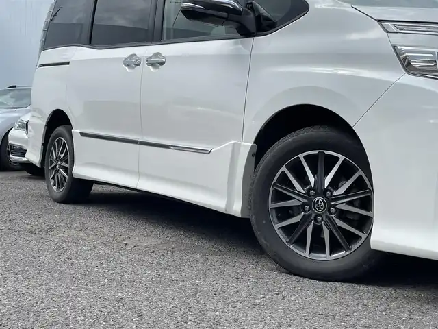トヨタ ヴォクシー ZS 煌 福島県 2015(平27)年 10.9万km ホワイトパールクリスタルシャイン ４ＷＤ/純正ナビ/・ＣＤ/・ＤＶＤ/・フルセグＴＶ/・Ｂｌｕｅｔｏｏｔｈ/バックカメラ/フリップダウンモニター/両側パワースライドドア/ビルトインＥＴＣ/アイドリングストップ/ドアバイザー/プッシュスタート（スペアキー有）