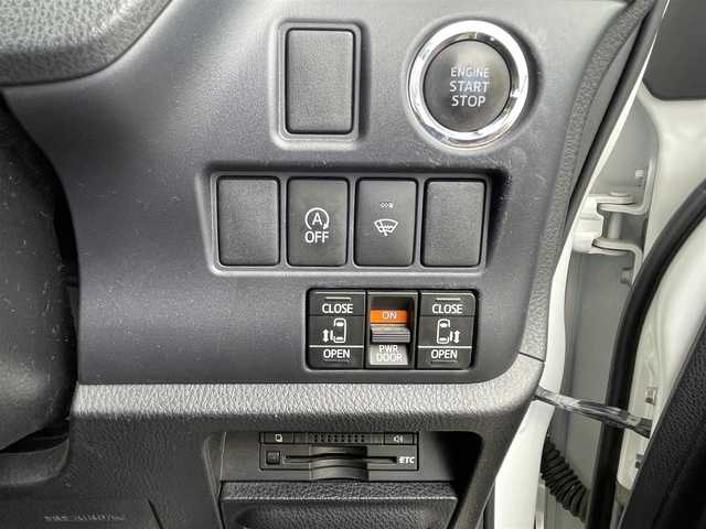 トヨタ ヴォクシー ZS 煌 福島県 2015(平27)年 10.9万km ホワイトパールクリスタルシャイン ４ＷＤ/純正ナビ/・ＣＤ/・ＤＶＤ/・フルセグＴＶ/・Ｂｌｕｅｔｏｏｔｈ/バックカメラ/フリップダウンモニター/両側パワースライドドア/ビルトインＥＴＣ/アイドリングストップ/ドアバイザー/プッシュスタート（スペアキー有）