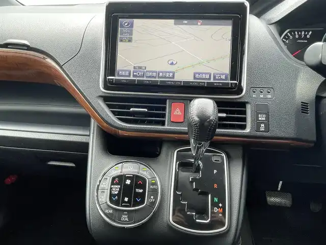 トヨタ ヴォクシー ZS 煌 福島県 2015(平27)年 10.9万km ホワイトパールクリスタルシャイン ４ＷＤ/純正ナビ/・ＣＤ/・ＤＶＤ/・フルセグＴＶ/・Ｂｌｕｅｔｏｏｔｈ/バックカメラ/フリップダウンモニター/両側パワースライドドア/ビルトインＥＴＣ/アイドリングストップ/ドアバイザー/プッシュスタート（スペアキー有）