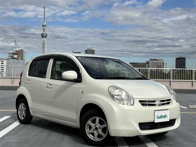 トヨタ パッソ X クツロギ 東京都 2012(平24)年 7.4万km パールホワイト1 純正メモリーナビ/（ASCP-W62　CD/BT/地デジTV)/バックカメラ/社外ドライブレコーダー/社外１３インチアルミ/ETC/ベンチシート/バイザー・マット/スペアキー１本/Wエアバック/ABS/保証書・取説