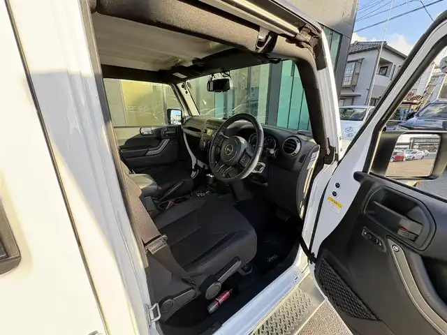 クライスラー・ジープ ジープ ラングラー アンリミテッド スポーツ 石川県 2018(平30)年 1.8万km ブライトホワイト ４WD/純正サイドステップ/MDチェンジャー/サンルーフ/ドライブレコーダー/ETC/シガーソケット/純正タイヤ17インチ/取り扱い説明書/保証書/Wエアバッグ