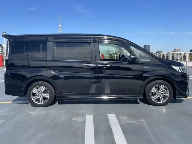 ホンダ ステップワゴン 東京都 2018(平30)年 5.4万km プレミアムスパークルブラックパール ワンオーナー/Gathers製ナビ（VXM-197VFNi)/(CD/DVD/BT/地デジTV/ミュージックラック）/バックカメラ/両側パワースライドドア/純正１６インチアルミ/LEDヘッドライト/ビルトインETC/シートヒーター/ヒーテッドミラー/社外ドライブレコーダー/純正マット・バイザー/Honda SENSING/衝突軽減ブレーキ/誤発進抑制機能/路外逸脱抑制機能/先行車発進お知らせ機能/保証書・取説