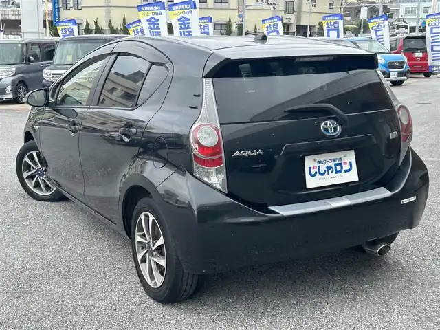 トヨタ アクア G ソフトレザーセレクション 沖縄県 2014(平26)年 6.5万km ブラックマイカ (株)IDOMが運営する【じしゃロンコザ店】の自社ローン専用車両になりますこちらは現金またはオートローンご利用時の価格です。自社ローンご希望の方は別途その旨お申付け下さい/純正ナビ　/フルセグＴＶ　/CD再生　/Ｂｌｕｅｔｏｏｔｈ接続　/ＥＴＣ　/バックカメラ　/純正フロアマット　/パワーステアリング　/アイドリングストップ　/オートライト　/プッシュスタート　/スマートキー