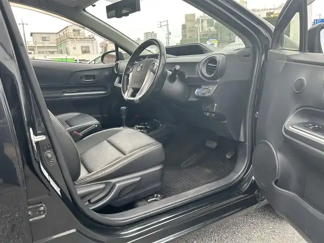 トヨタ アクア G ソフトレザーセレクション 沖縄県 2014(平26)年 6.5万km ブラックマイカ (株)IDOMが運営する【じしゃロンコザ店】の自社ローン専用車両になりますこちらは現金またはオートローンご利用時の価格です。自社ローンご希望の方は別途その旨お申付け下さい/純正ナビ　/フルセグＴＶ　/CD再生　/Ｂｌｕｅｔｏｏｔｈ接続　/ＥＴＣ　/バックカメラ　/純正フロアマット　/パワーステアリング　/アイドリングストップ　/オートライト　/プッシュスタート　/スマートキー