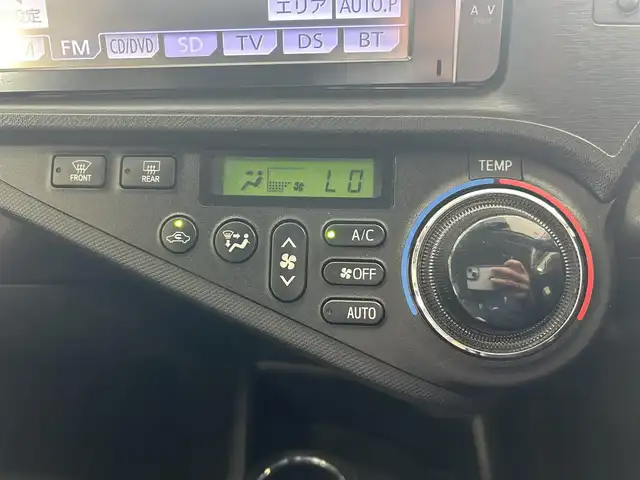 トヨタ アクア G ソフトレザーセレクション 沖縄県 2014(平26)年 6.5万km ブラックマイカ (株)IDOMが運営する【じしゃロンコザ店】の自社ローン専用車両になりますこちらは現金またはオートローンご利用時の価格です。自社ローンご希望の方は別途その旨お申付け下さい/純正ナビ　/フルセグＴＶ　/CD再生　/Ｂｌｕｅｔｏｏｔｈ接続　/ＥＴＣ　/バックカメラ　/純正フロアマット　/パワーステアリング　/アイドリングストップ　/オートライト　/プッシュスタート　/スマートキー