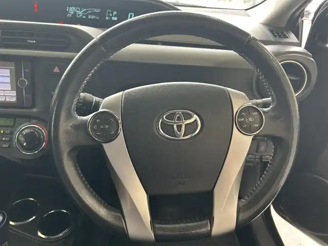 トヨタ アクア G ソフトレザーセレクション 沖縄県 2014(平26)年 6.5万km ブラックマイカ (株)IDOMが運営する【じしゃロンコザ店】の自社ローン専用車両になりますこちらは現金またはオートローンご利用時の価格です。自社ローンご希望の方は別途その旨お申付け下さい/純正ナビ　/フルセグＴＶ　/CD再生　/Ｂｌｕｅｔｏｏｔｈ接続　/ＥＴＣ　/バックカメラ　/純正フロアマット　/パワーステアリング　/アイドリングストップ　/オートライト　/プッシュスタート　/スマートキー