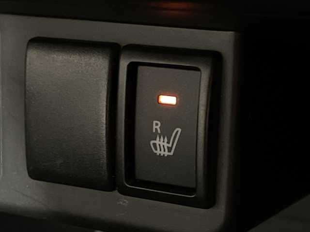 スズキ アルト L 福岡県 2016(平28)年 3.8万km シルキーシルバーメタリック アイドリングストップ/社外オーディオ/AUX接続/FM/AM/CD再生/シートヒーター/純正フロアマット/電動格納ミラー/オートライト/盗難防止装置/横滑り防止装置/純正ドアバイザー