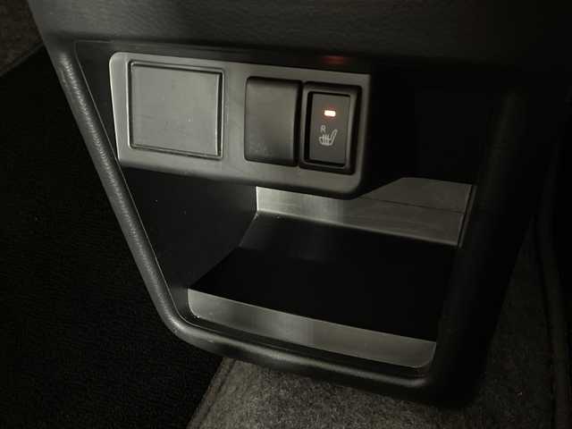 スズキ アルト L 福岡県 2016(平28)年 3.8万km シルキーシルバーメタリック アイドリングストップ/社外オーディオ/AUX接続/FM/AM/CD再生/シートヒーター/純正フロアマット/電動格納ミラー/オートライト/盗難防止装置/横滑り防止装置/純正ドアバイザー