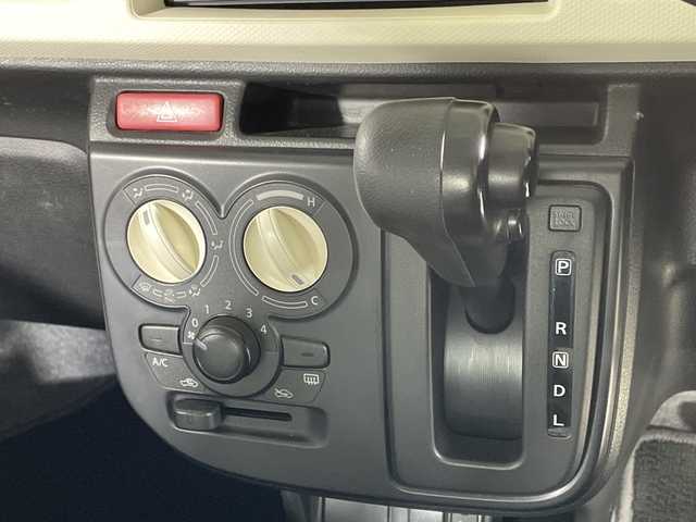 スズキ アルト L 福岡県 2016(平28)年 3.8万km シルキーシルバーメタリック アイドリングストップ/社外オーディオ/AUX接続/FM/AM/CD再生/シートヒーター/純正フロアマット/電動格納ミラー/オートライト/盗難防止装置/横滑り防止装置/純正ドアバイザー