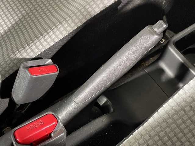 スズキ アルト L 福岡県 2016(平28)年 3.8万km シルキーシルバーメタリック アイドリングストップ/社外オーディオ/AUX接続/FM/AM/CD再生/シートヒーター/純正フロアマット/電動格納ミラー/オートライト/盗難防止装置/横滑り防止装置/純正ドアバイザー