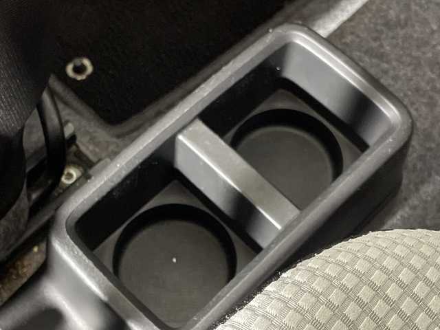 スズキ アルト L 福岡県 2016(平28)年 3.8万km シルキーシルバーメタリック アイドリングストップ/社外オーディオ/AUX接続/FM/AM/CD再生/シートヒーター/純正フロアマット/電動格納ミラー/オートライト/盗難防止装置/横滑り防止装置/純正ドアバイザー