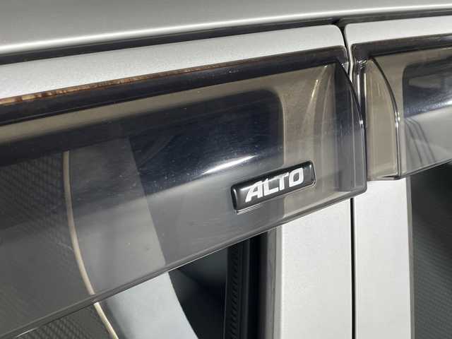 スズキ アルト L 福岡県 2016(平28)年 3.8万km シルキーシルバーメタリック アイドリングストップ/社外オーディオ/AUX接続/FM/AM/CD再生/シートヒーター/純正フロアマット/電動格納ミラー/オートライト/盗難防止装置/横滑り防止装置/純正ドアバイザー