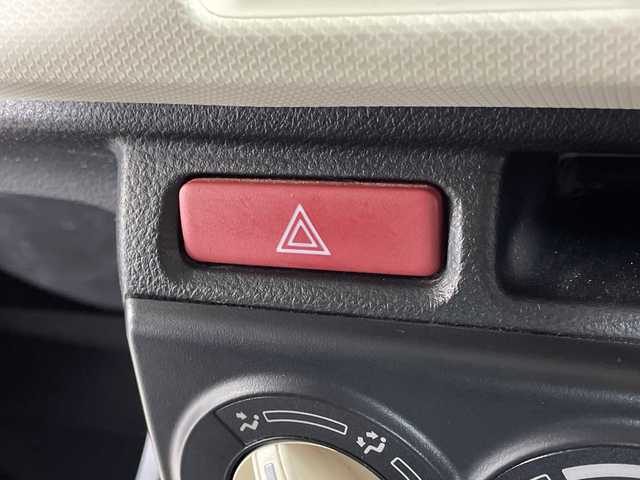 スズキ アルト L 福岡県 2016(平28)年 3.8万km シルキーシルバーメタリック アイドリングストップ/社外オーディオ/AUX接続/FM/AM/CD再生/シートヒーター/純正フロアマット/電動格納ミラー/オートライト/盗難防止装置/横滑り防止装置/純正ドアバイザー